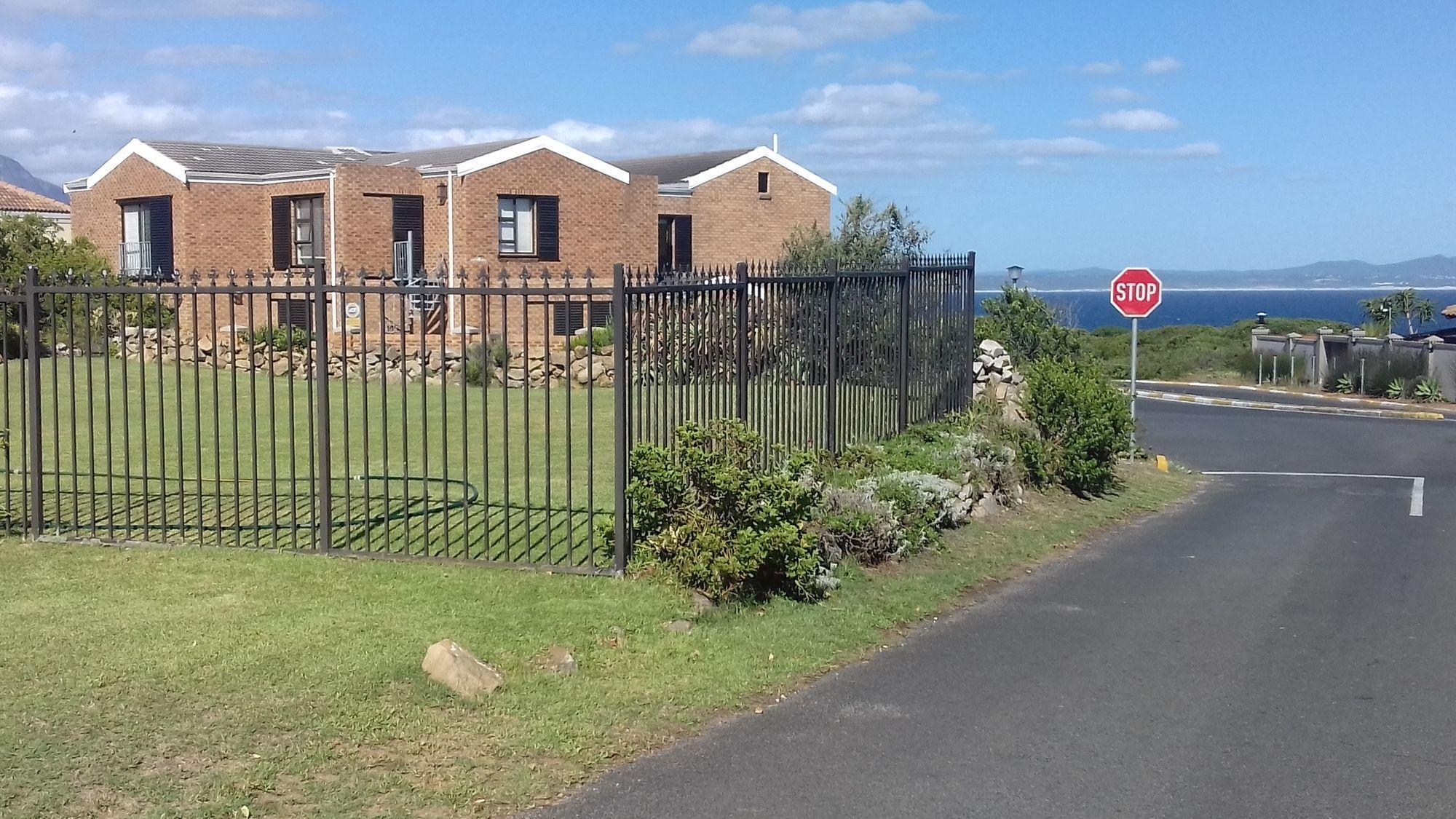 The Whale'S Tale Guesthouse Hermanus Exterior photo